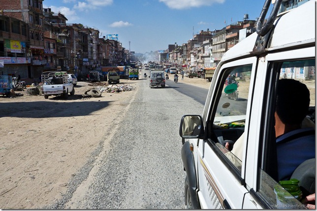 101106_P1020501_Nepal, nach Kathmandu, unterwegs, Stadteinfahrt