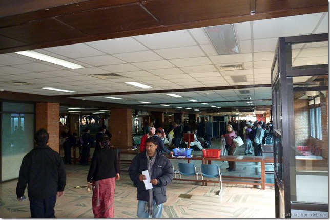 101118_P1030137_Nepal, Kathmandu, Flughafen, Sicherheitscheck
