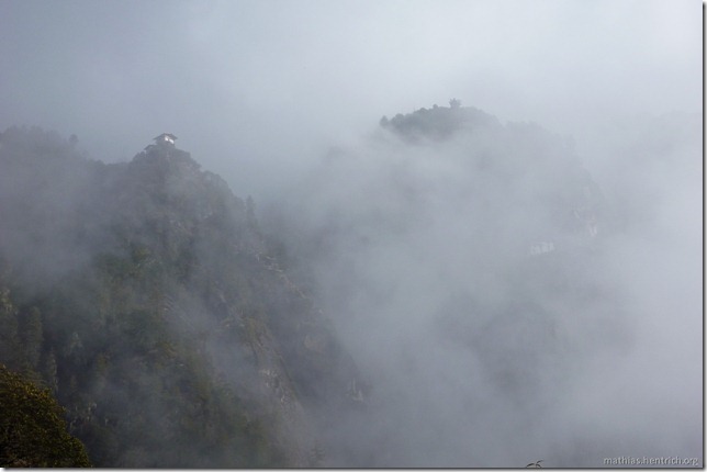 101119_P1030226_Bhutan, Paro, Tigers Nest, Nebel
