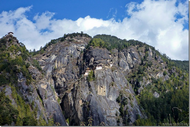 101119_P1030336_Bhutan, Paro, Tigers Nest, Tempel in Felsenwand