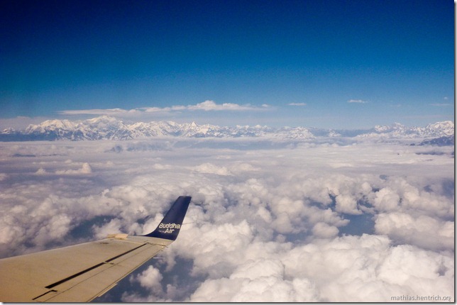 101122_P1030603_zwischen Bhutan und Nepal, im Flugzeug, Himalaya, Wolkendecke
