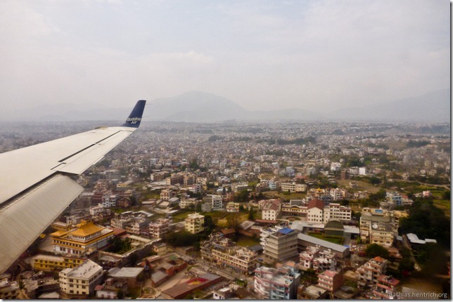 101122_P1030695_Nepal, Kathmandu, im Flugzeug, Stadtübersicht