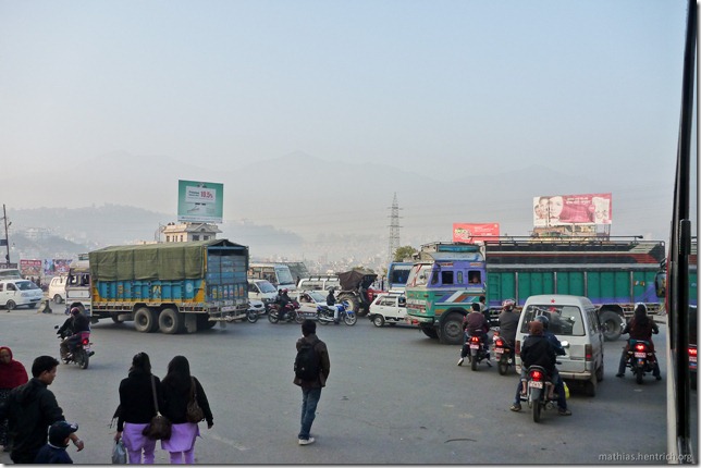 101125_P1030747_Nepal, Kathmandu, Richtung Pokhara, Straßenbild